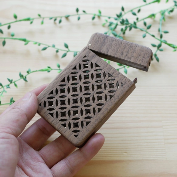 木製名刺入れ　和柄模様（七宝）ウォールナット